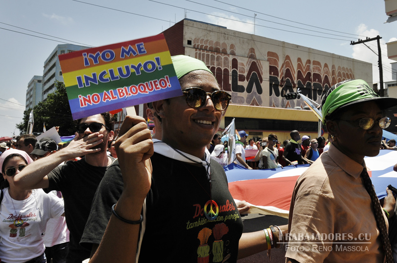 La Conga atrajo a cientos de ciudadanos de las más diversas procedencias sociales y culturales, quienes mezcladas al calor de la música y el ritmo, levantaron sus voces por el respeto y la inclusión. Fotos: René Pérez Massola