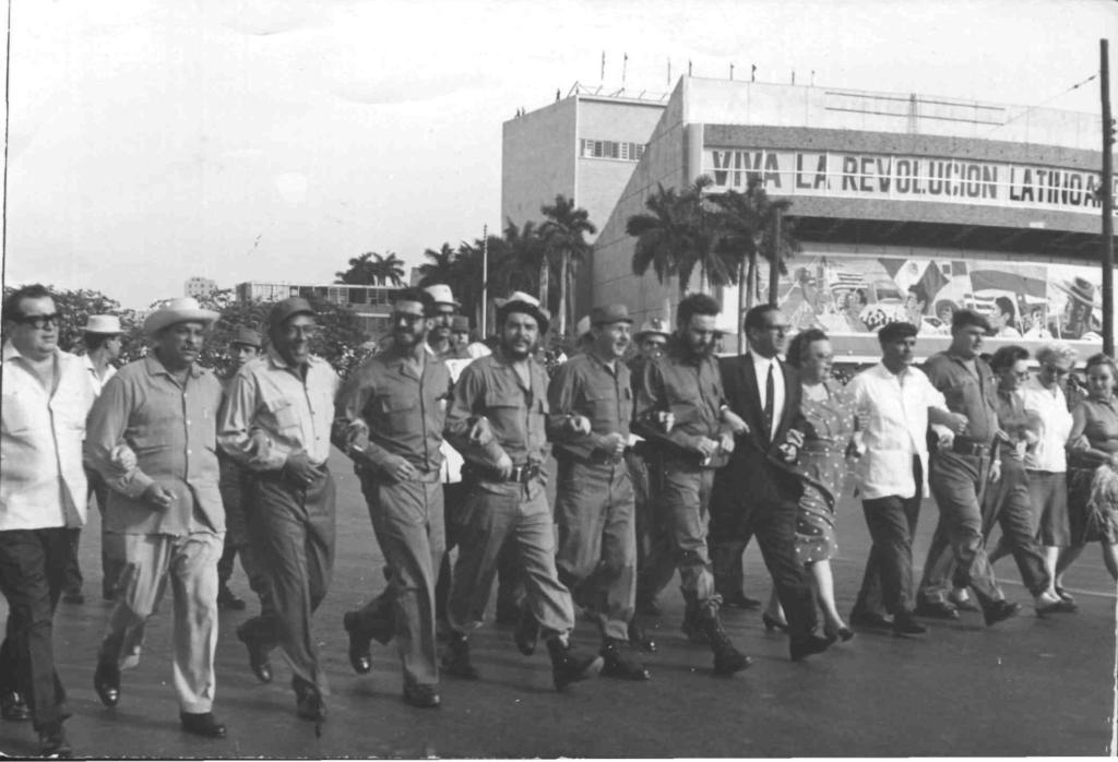 Desfile del 1º de mayo Foto: Cortesía del Instituto de Historia de Cuba.