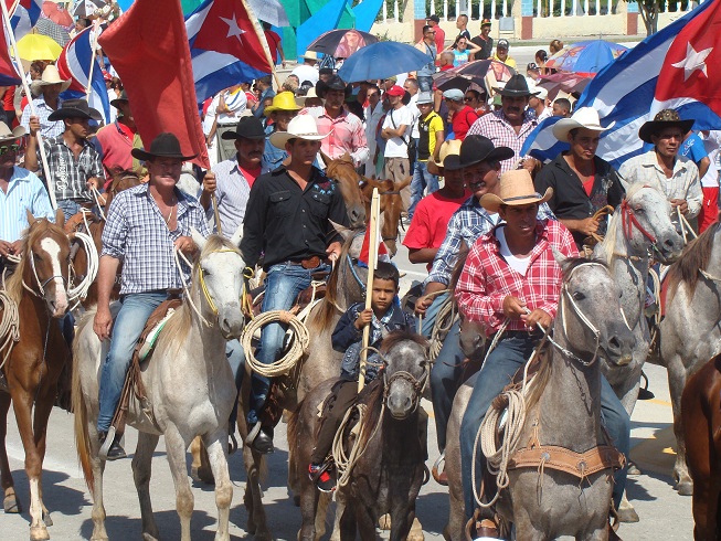 Cerraron el desfile 90 jinetes en homenaje al cumpleaños de Fidel. Foto: Lianet Suárez Sánchez