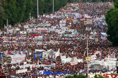 En los desfiles las ideas del VII Congreso del Partido
