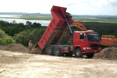 El agua de la presa Juan Sáez se acerca a Chaparra y Delicias