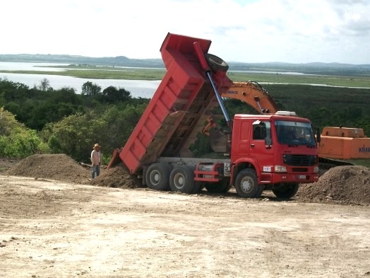 Aquí, próximo a la presa, será montada la planta potabilizadora adquirida en el exterior a un costo superior a los 2 millones 400 mil dólares, la que ya se encuentra en el país. Foto: Jorge Pérez