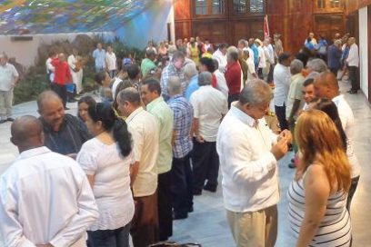 Confieren condecoraciones estatales a campesinos cubanos