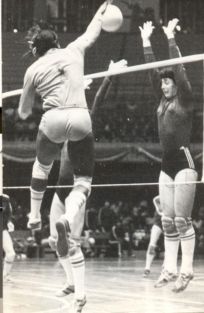 Mercedes Mamita Pérez en 1979, tras ser elegida la mejor voleibolista del mundo.