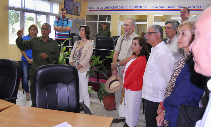 Representantes en Cuba del sistema de Naciones Unidas recibieron en la sede del Estado Mayor de la Defensa Civil Nacional una detallada explicación de los objetivos del Ejercicio Meteoro 2016 este fin de semana. Foto: Heriberto González Brito