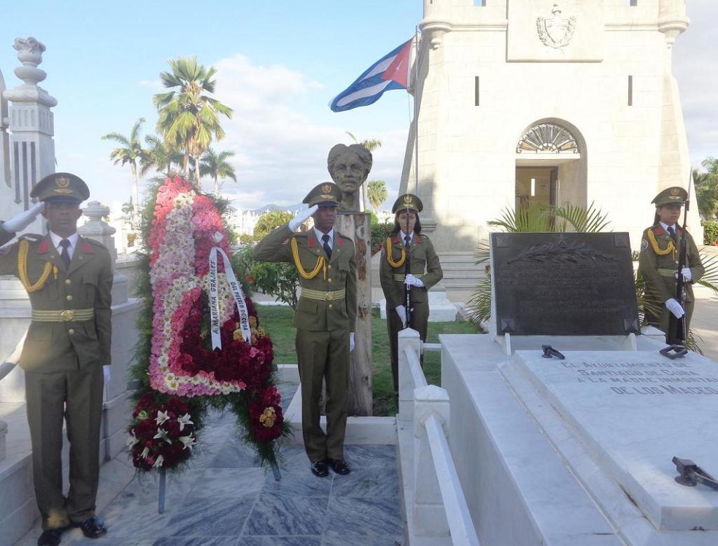 Homenaje a la Madre de la Patria . Foto: Betty Beatón