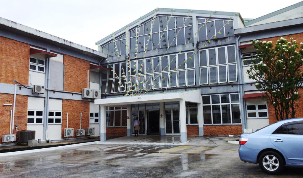 Vista exterior del Georgetown Public Hospital.
