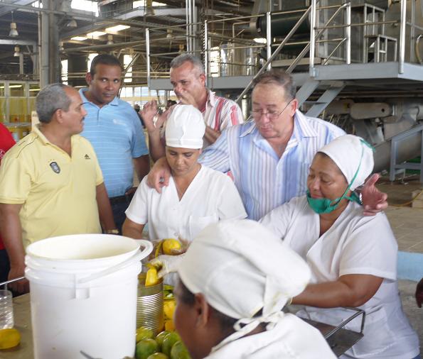 El pueblo, que sabe de las inagotables fuerzas de Lázaro para enmendar entuertos, aprovecha cualquier ocasión para mostrarle cariño sincero, premio mayor a un liderazgo que está fuera de serie.