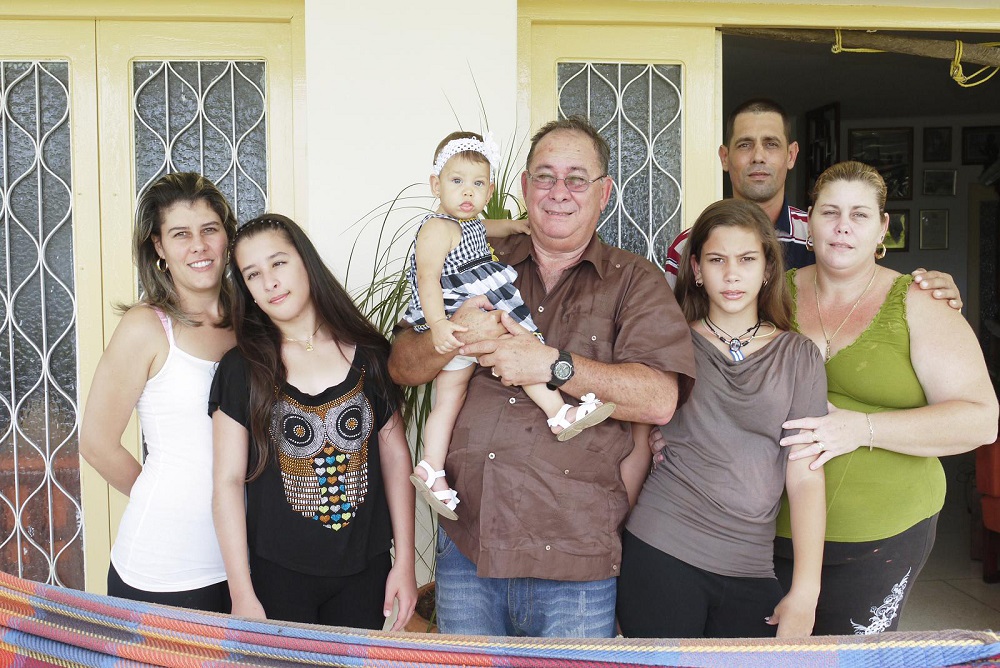 Junto a su familia