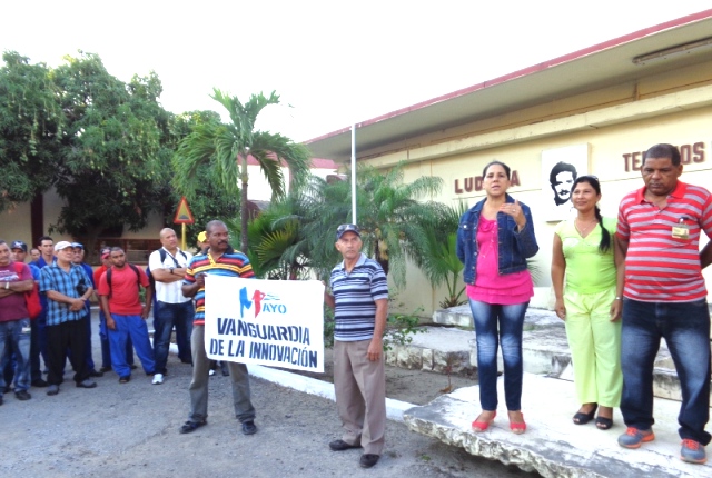 La entrega en Muebles Ludema. fotos: Jorge Pérez Cruz