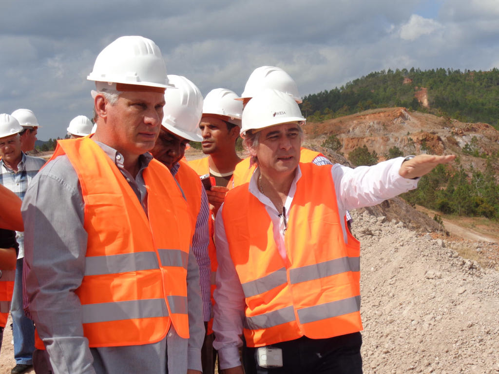 Díaz-Canel intercambia con especialistas sobre las obras del Proyecto minero-metalúrgico Castellanos.