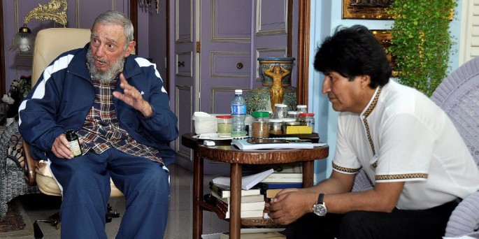 Esta imagen corresponde al fraternal encuentro entre Fidel y Evo en ocasión del aniversario 89 del líder cubano.