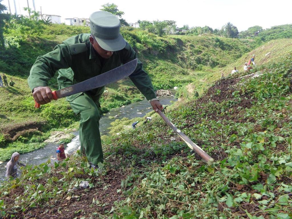 En Sancti Spíritus y Trinidad fortalecieron el sistema de vigilancia antivectorial y la higienización de cada entorno. Foto: Manuel Pérez