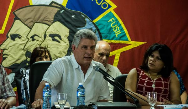 Intervención de Miguel Díaz-Canel Bermúdez (I), miembro del Buró Político del Comité Central del Partido Comunista de Cuba y Primer Vicepresidente de los Consejos de Estado y de Ministros, a su lado Yuniasky Crespo Baquero , Primera Secretaria de la Unión de Jóvenes Comunistas, durante el Tercer Pleno del Comité Nacional de la UJC, en el Centro de Convenciones de la CTC Lázaro Peña, en La Habana, el 10 de junio de 2016. ACN FOTO/Marcelino VAZQUEZ HERNANDEZ/sdl