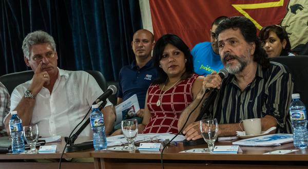 Miguel Díaz-Canel Bermúdez (I), miembro del Buró Político del Comité Central del Partido Comunista de Cuba y Primer Vicepresidente de los Consejos de Estado y de Ministros, a su lado Yuniasky Crespo Baquero (C), Primera Secretaria de la Unión de Jóvenes Comunistas y Abel Prieto Jiménez (D), asesor del Presidente de los Consejos de Estado y de Ministros, durante el Tercer Pleno del Comité Nacional de la UJC, en el Centro de Convenciones de la CTC Lázaro Peña, en La Habana, el 10 de junio de 2016. ACN FOTO/Marcelino VAZQUEZ HERNANDEZ/sdl