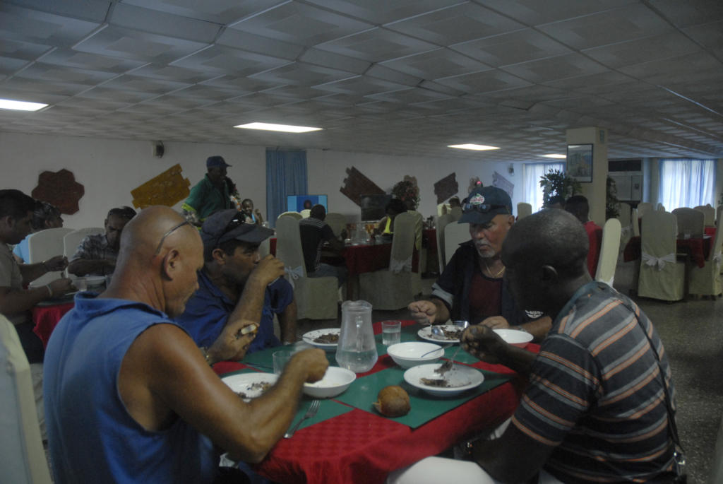 Al igual que las condiciones de alojamiento, los comedores han mejorado. Foto: Agustín Borrego Torres