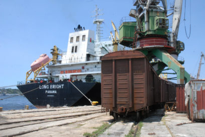 Cadena puerto-transporte-economía interna: Funcionar como un reloj