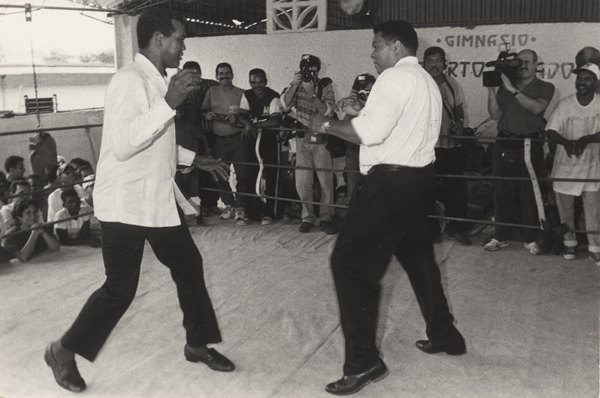 Unas imagen llamativa de Stevenson y Ali en un gimnasio habanero.