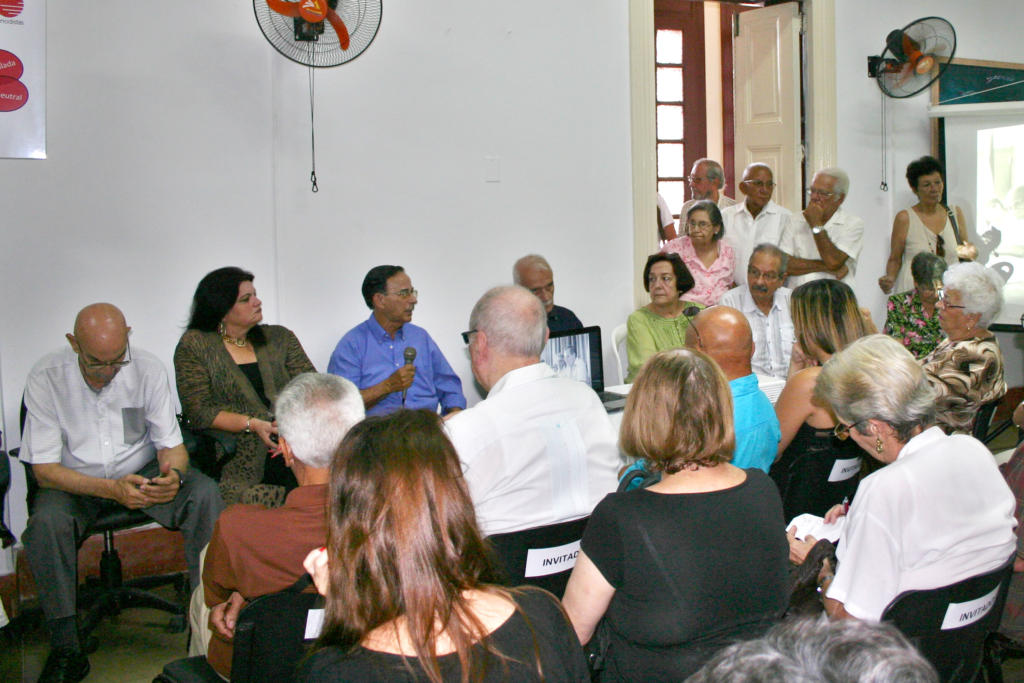 En el homenaje póstumo en la UPEC estuvieron presentes importantes personalidades del gremio, directivos de los medios de prensa, Premios Nacionales de Periodismo José Martí, así como Nereida López, secretaria general del Sindicato Nacional de los Trabajadores de la Cultura. Foto: César A. Rodríguez