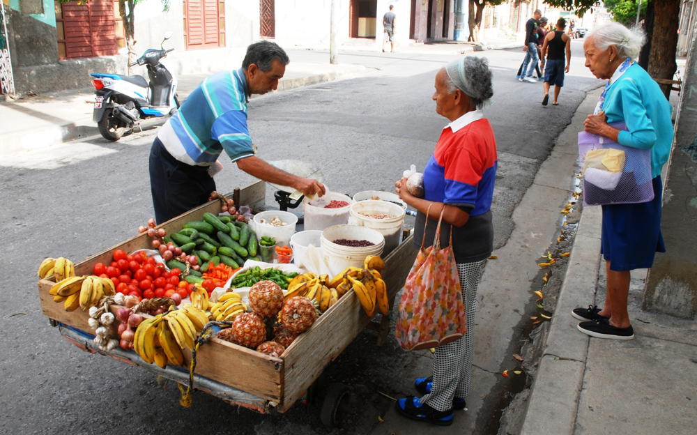 Un grupo notable de los llamados carretilleros (vendedores de viandas y vegetales) están incorporados al sindicato. / Foto: Modesto Gutiérrez, ACN