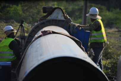 Instalan conductora de agua en Holguín
