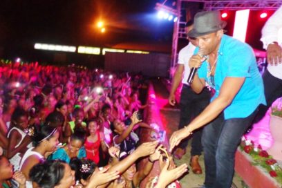 Descemer Bueno cautivó a Guantánamo