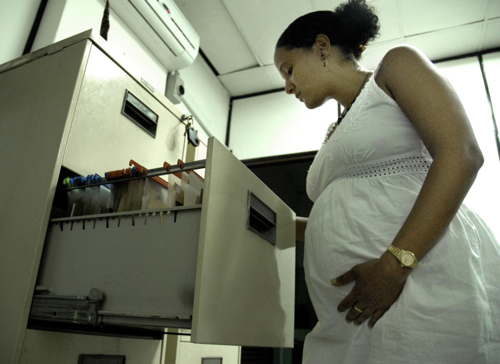 La ley 116 refrenda los derechos de trabajo y de Seguridad Social para la trabajadora, a fin de proteger la maternidad y facilitar su atención médica, el descanso pre y postnatal y el cuidado de los hijos menores. Foto: René Pérez Massola