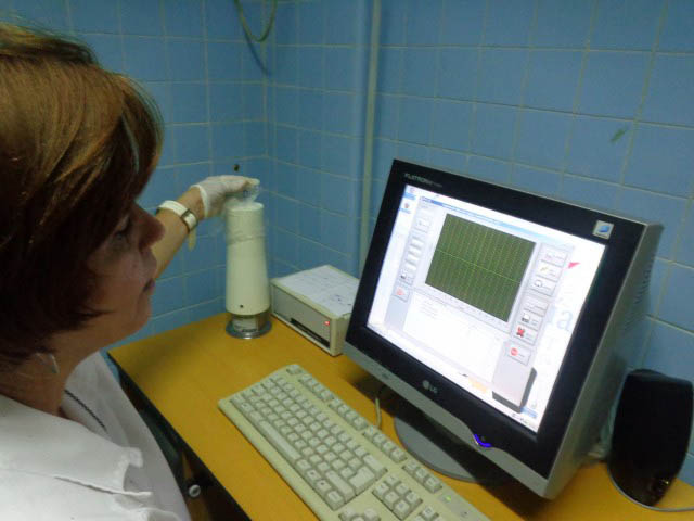 En el departamento de Medicina Nuclear del hospital espirituano realizan mensualmente alrededor de 100 determinaciones del PSA.. Foto: Elisdany López Ceballos