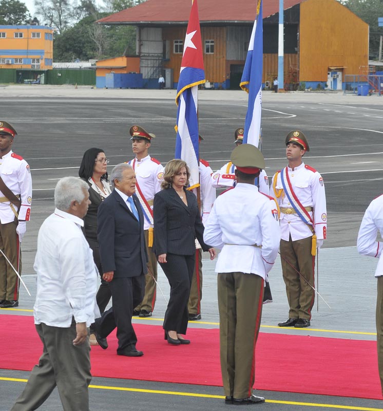 VII Cumbre AEC .LLegada a Cuba del compañerpPresidente del Salvador Sr Salvador Sánchez Ceren recibido por.Recibidis por la Nibistra de Justicia María Ester Reu 3 de Junio 2016. Foto Jossé Rodríguez Robleda