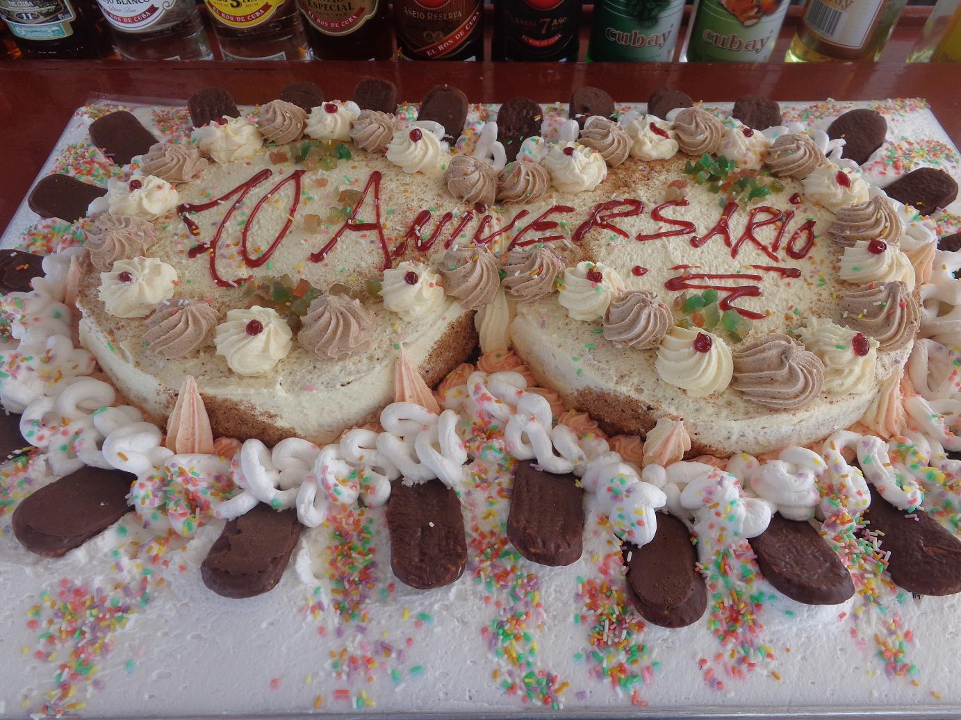 Como en todo cumpleaños una torta coronó la festividad por los 70 años del Libertad. Foto: Betty Beatón Ruiz