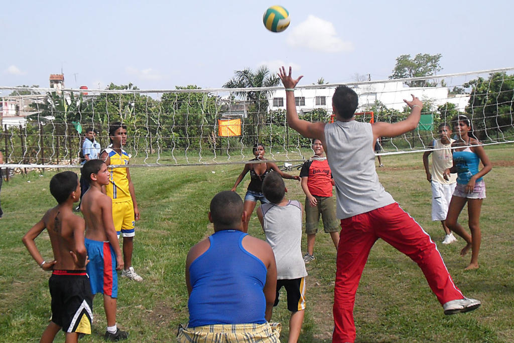 Jugar, así como la práctica de ejercicios en exteriores es una de las estrategias más eficientes para contrarrestar la obesidad. | foto: Eddy Martin