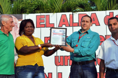 Entregan reconocimiento especial a refinería de petróleo de Cienfuegos