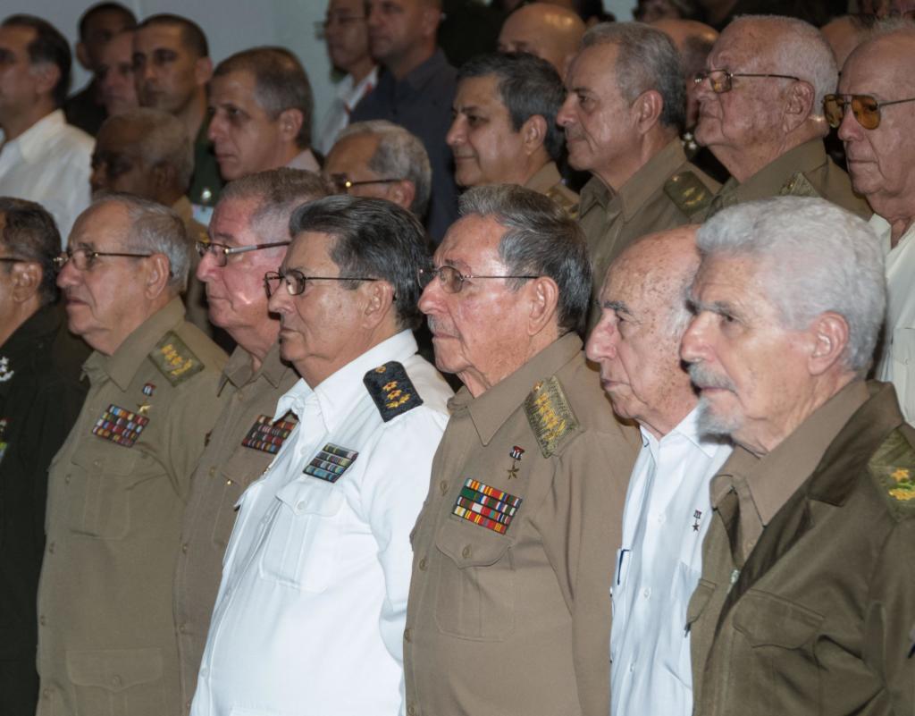 El General de Ejército Raúl Castro Ruz (C), Primer Secretario del Partido Comunista de Cuba y Presidente de los Consejos de Estado y de Ministros, presidió el acto por el Aniversario 55 del Ministerio del Interior (MININT) , a su lado José Ramón Machado Ventura (CD), Vicepresidente del Consejo de Estado y Segundo Secretario del Comité Central del Partido, el Comandante de la Revolución Ramiro Valdez Menéndez (D), el Vicealmirante Julio Cesar Gandarilla Bermejo (CI), Viceministro Primero del MININT, el General de Cuerpo de Ejército (R) Abelardo Colomé Ibarra (I), en la Sala Universal de las FAR, en La Habana, el 6 de junio de 2016. ACN FOTO/Marcelino VAZQUEZ HERNANDEZ/sdl