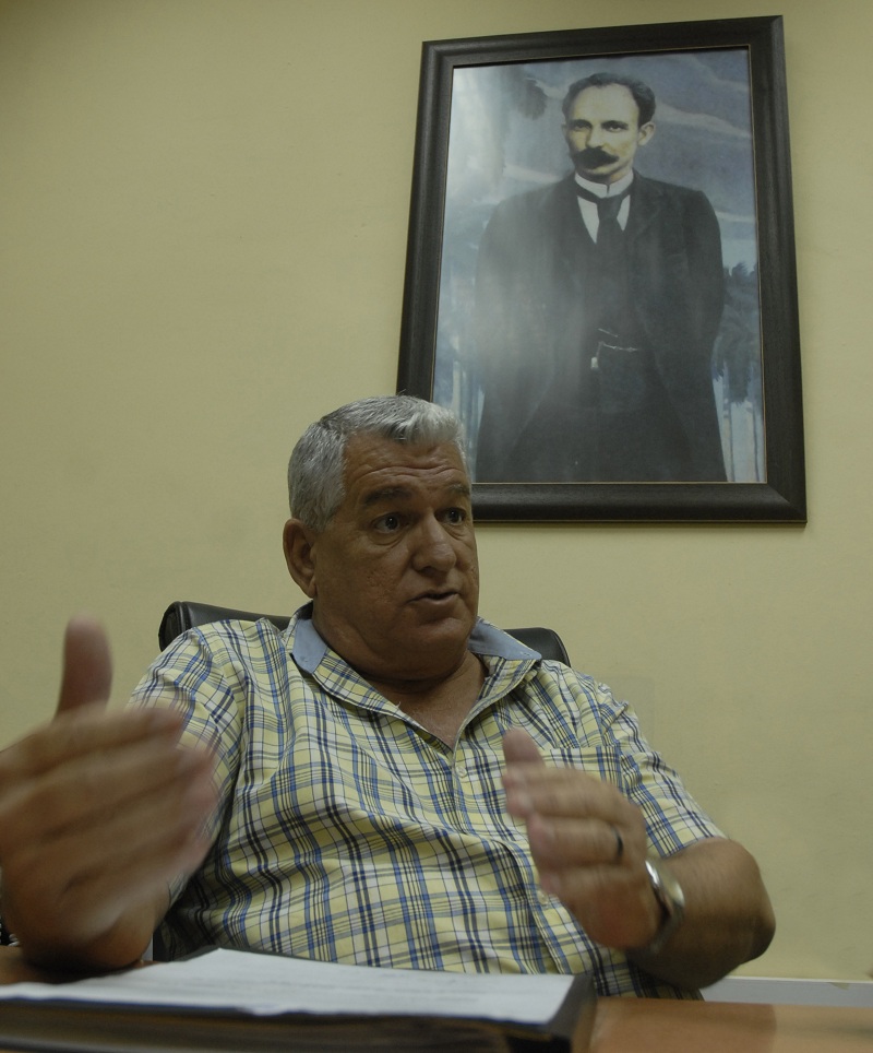 La atención a la población es una cuestión priorizada, y es de interés de la más alta dirección del Ministerio, aseguró Fernando Castosa, director del Departamento de Atención a la Población en el MINED. Foto: Agustín Borrego