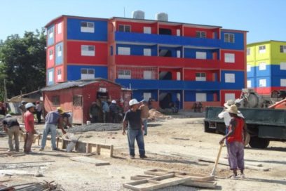 Empeños de constructores santiagueros en saludo al cumpleaños 90 de Fidel