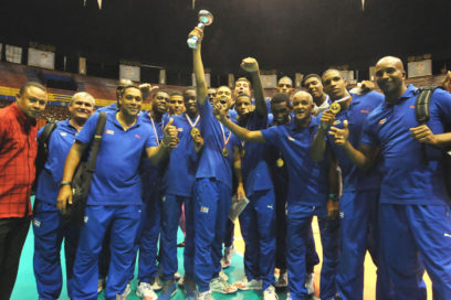 Nicolás Vives frotó la lampara