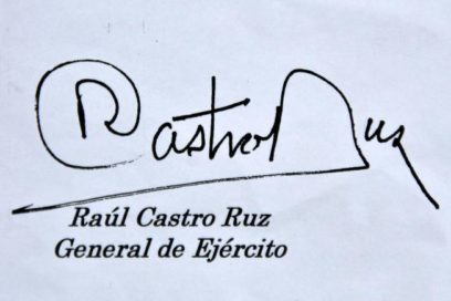 Felicita Raúl a combatientes del Ejército Occidental