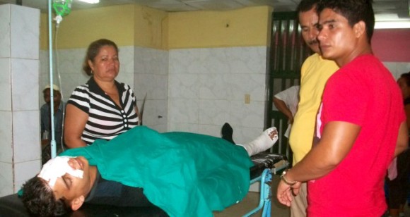 Lesionados reciben atención médica en el Hospital Celia Sánchez, de Manzanillo. Foto: La Demajagua
