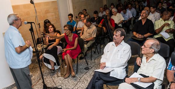 Intervención del Dr. Adalberto Ronda Varona, director del CIPI, durante la inauguración del Taller ¨Pensamiento y obra de Fidel Castro Ruz sobre la política exterior de la Revolución Cubana, vigencia y proyección¨, en el Centro de Investigaciones de Política Internacional (CIPI), en La Habana, el 13 de julio de 2016. ACN FOTO/Marcelino VAZQUEZ HERNANDEZ/