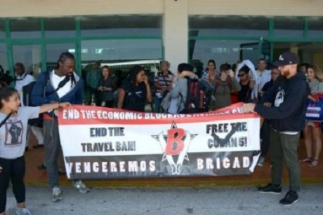 Imagen de algunos miembros de la brigada cuando arribaron a Holguín, en visita previa a la de Guantánamo. Foto: Juan Pablo Carreras/ACN