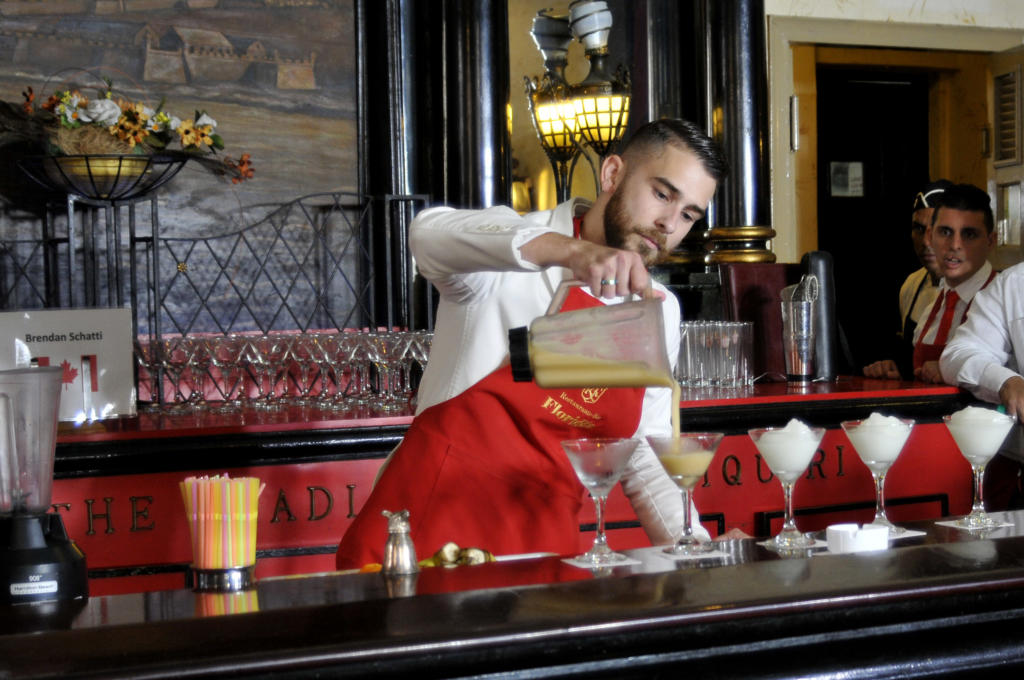 Presión al servir el trago. Foto: José Raúl Rodríguez Robleda