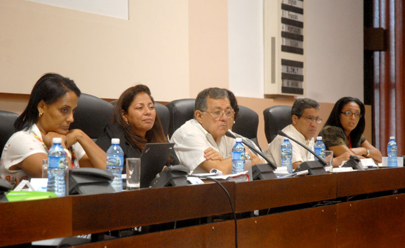 Adel Izquierdo, ministro de transporte, anunció la aplicación de diversas medidas para contrarrestar indisciplinas de transportistas privados en el país. Foto: Agustín Borrego Torres.