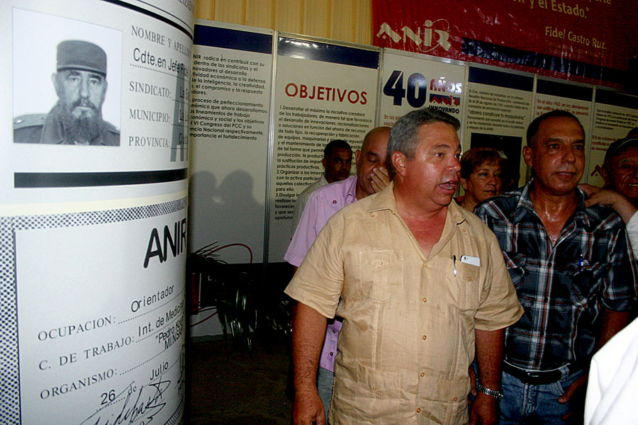 22 de Julio del 2016 EXPOCUBA "Exposición Aniversario 40 Años ANIR Innovando en la imágen  compañero Alfredo Machado López Presidente de dicha Organización   se hace acompañar por el compañero Ulises Guilarte de Nacimiento Secretario General de la Central de Trabajadores de Cuba asi como otros invitados a recorrer el recinto ferial.Fotos: César A. Rodriguez.