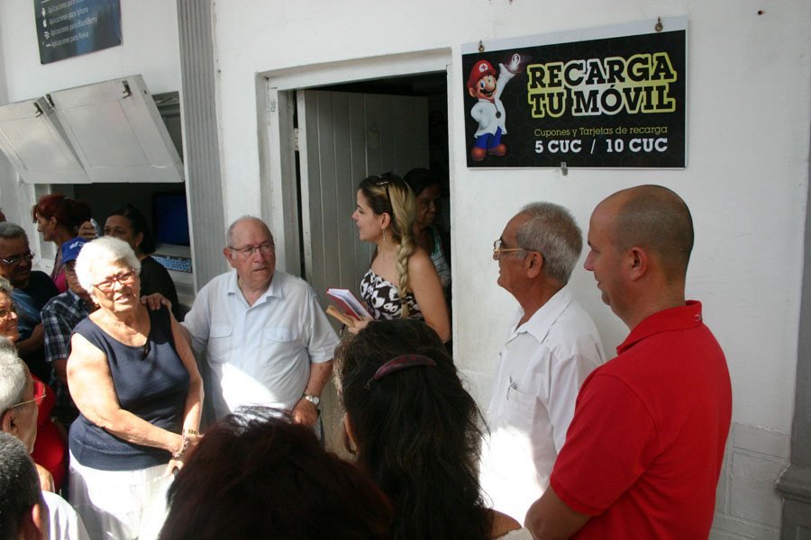 Taller Los doctores del celular en el municipio capitalino de Centro Habana. Foto: César A. Rodríguez