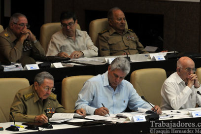 Preside Raúl sesión de la Asamblea Nacional