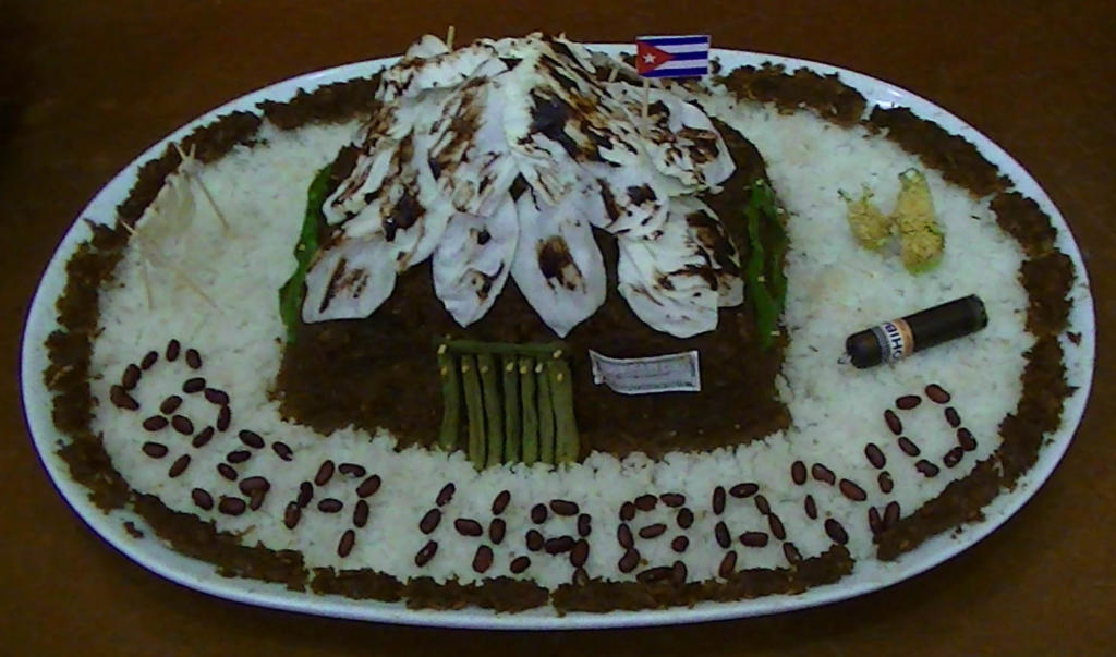 Hermosa decoración de un plato con alimentos, recreada en una casa de tabaco, realizada de forma espontánea por María Josefa Peñate, Fefita,  la diestra y amable cocinera de la Acaa, símbolo  del extraordinario sentido de pertenencia del colectivo que allí labora. Foto: Jorge Rivas