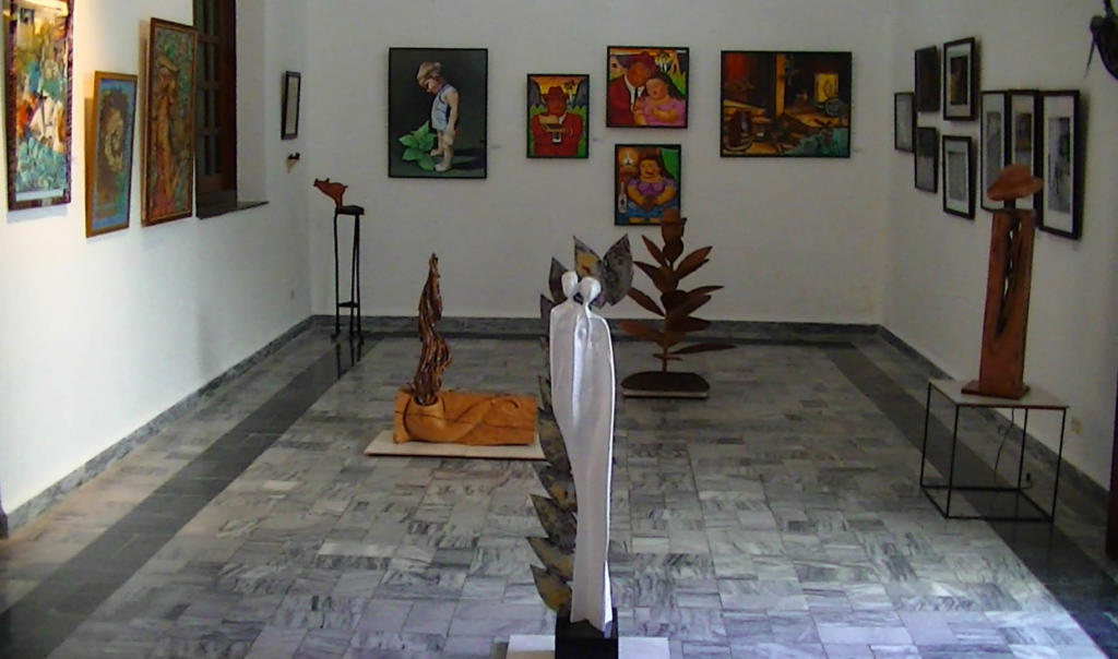 Vista del salón dedicado a las artes plásticas.  Foto: Jorge Rivas 