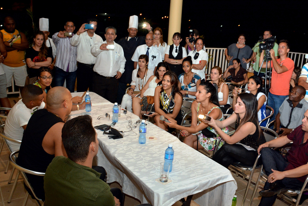 El popular dúo ofreció una conferencia de prensa en el hotel Gran Caribe Jagua. Foto: Ramón Barreras