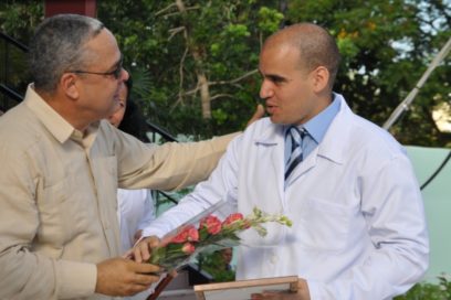 Practicar el arte de la medicina con honor y humildad