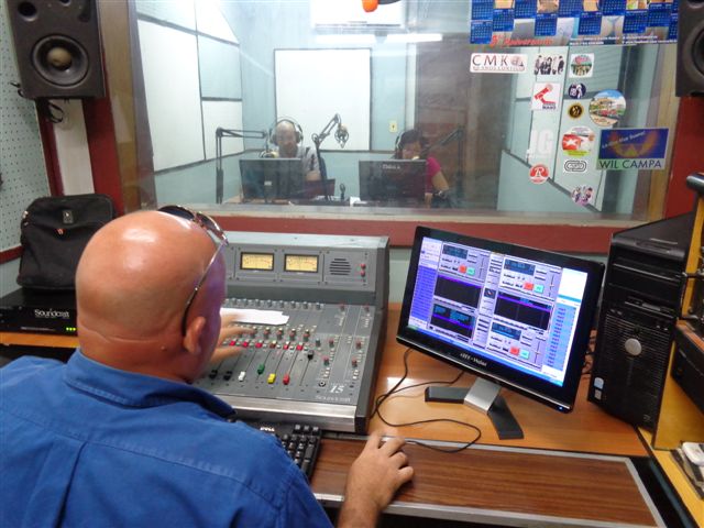 La emisora Radio Angulo ofrece una variada programación durante todo el día. Foto: Manuel Valdés Paz